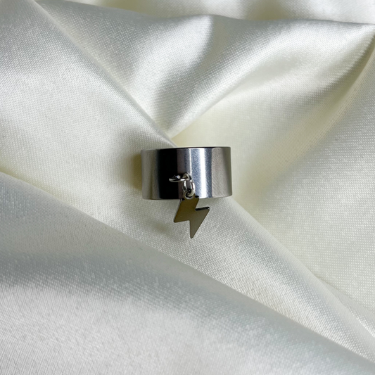 Bague argenté avec pendentif éclair