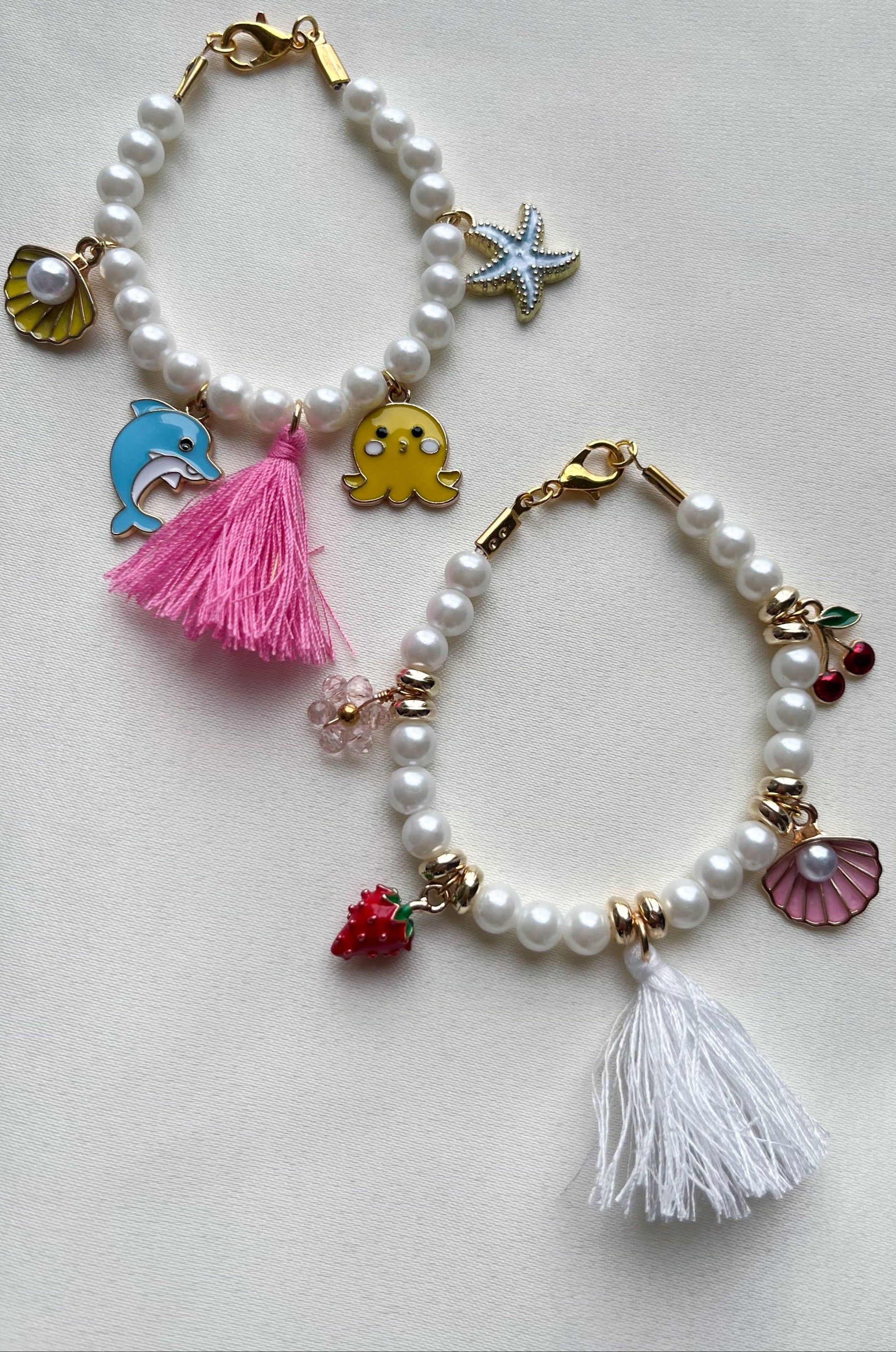 Deux petits bracelets de la collection enfant
